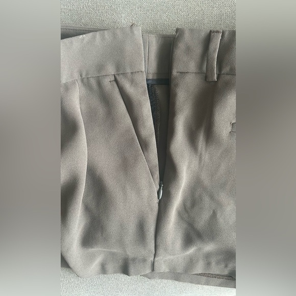 Express dark green size 8 shorts with a zipper - Picture 3 of 4